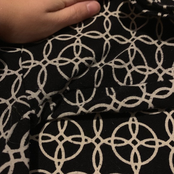 Black and white Irma - Picture 2 of 3